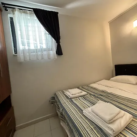Charming Semi-basement Steps From Taksim Square No 1 *