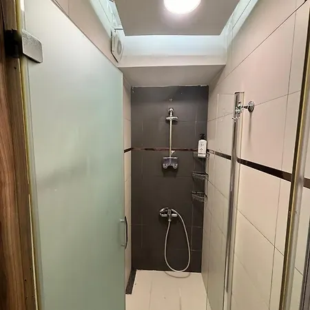 아파트 Charming Semi-basement Steps From Taksim Square No 1 이스탄불