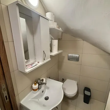 Charming Semi-basement Steps From Taksim Square No 1 * 이스탄불