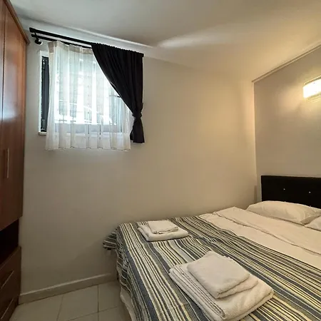 Charming Semi-basement Steps From Taksim Square No 1 アパート イスタンブール