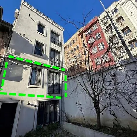 Apartment Charming Semi-basement Steps From Taksim Square No 1