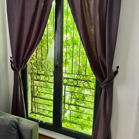Apartamento Charming Semi-basement Steps From Taksim Square No 1 *